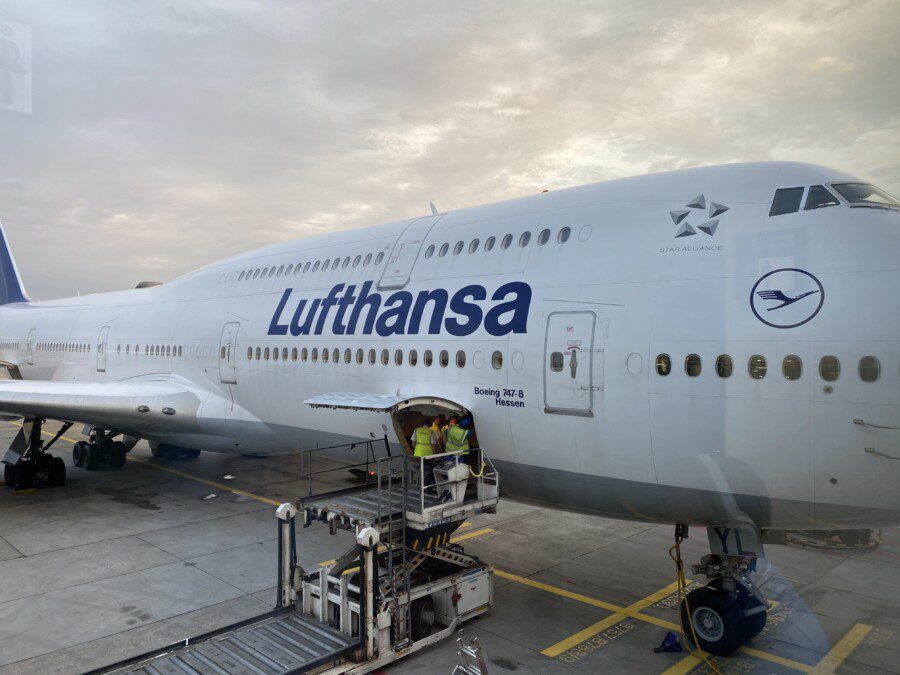 Tempi duri anche per Lufthansa, taglia 30 mila dipendenti e smantella 130 aerei