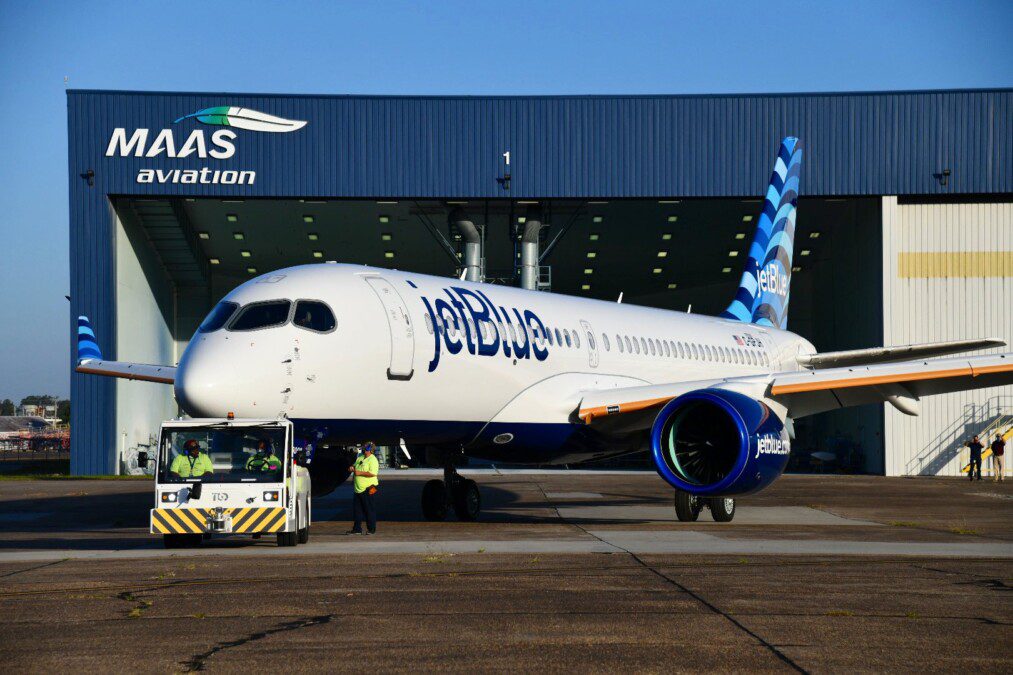 JetBlue presenta il suo primo A220/300, non vediamo l’ora di provarlo