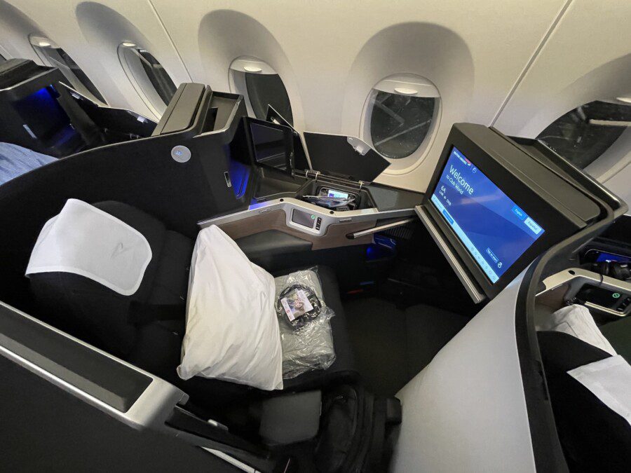 Recensione British Airways Club World Suite, chiudi la “tua” porta ed è come viaggiare da solo