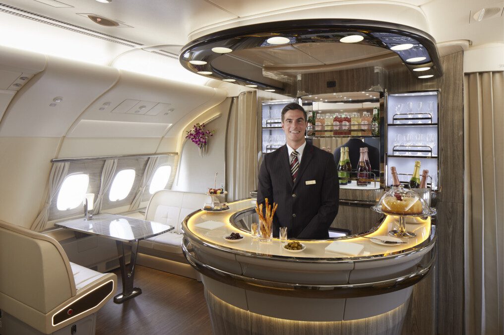 Emirates ha riaperto i bar a bordo dell’A380