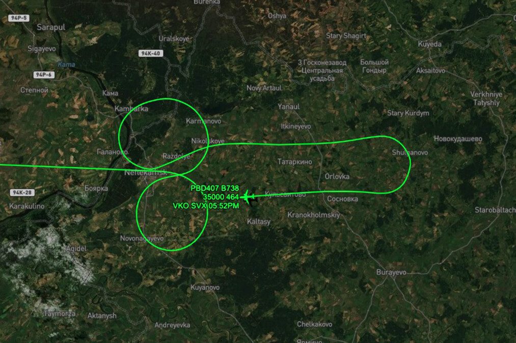 Un 737 ha disegnato un pene nel cielo (con serissime conseguenze per il pilota burlone)