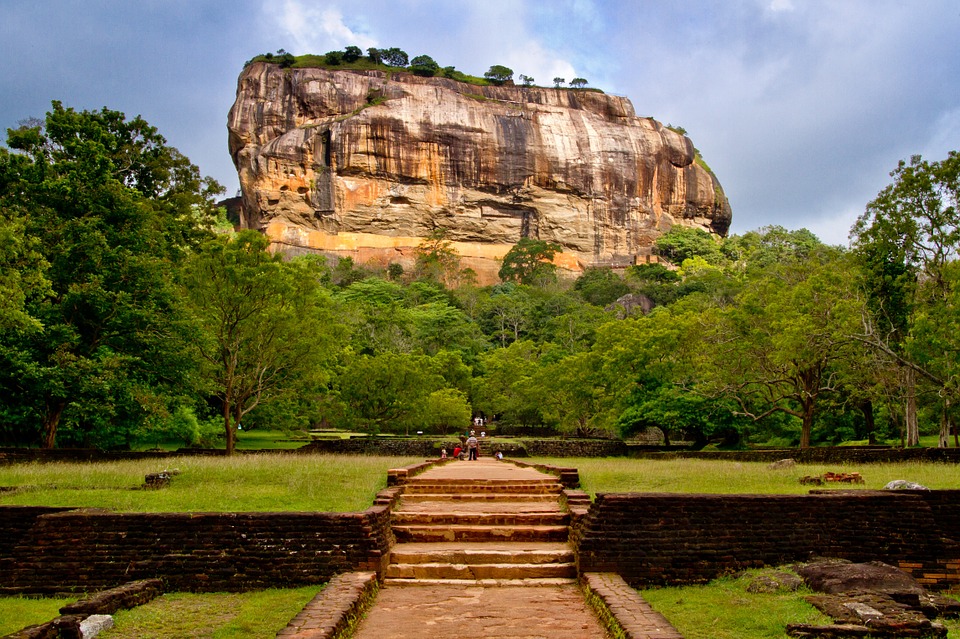 Lo Sri Lanka ha ufficialmente riaperto le sue porte ai turisti, però…
