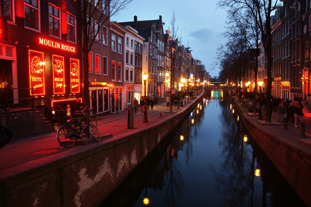 Il quartiere a luci rosse di Amsterdam trasloca
