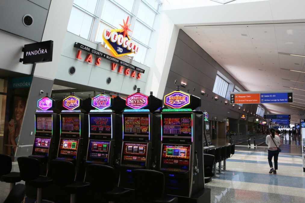 Una donna ha fatto un Jackpot da 300.000$ all’aeroporto di Las Vegas