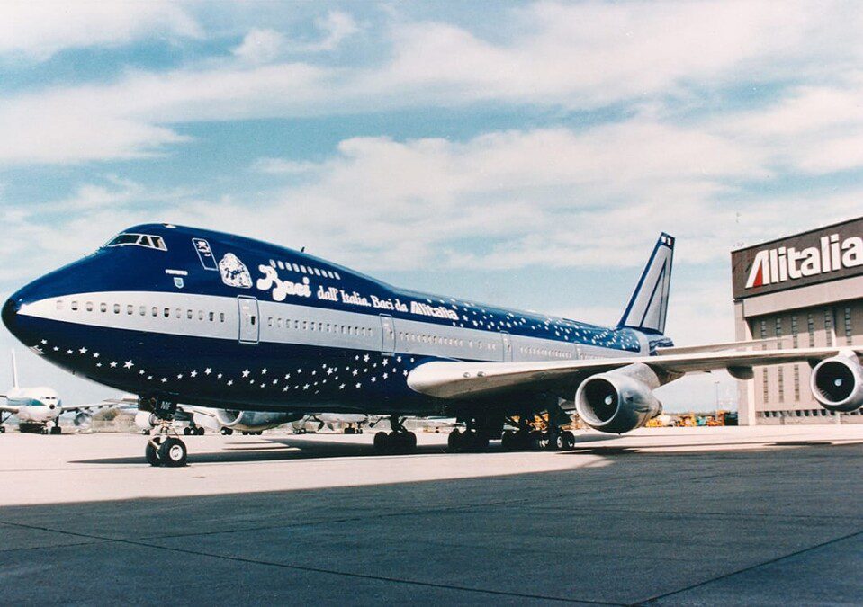 Quando Alitalia insegnava marketing al mondo, compie 24 anni il Boeing 747 più bello di sempre
