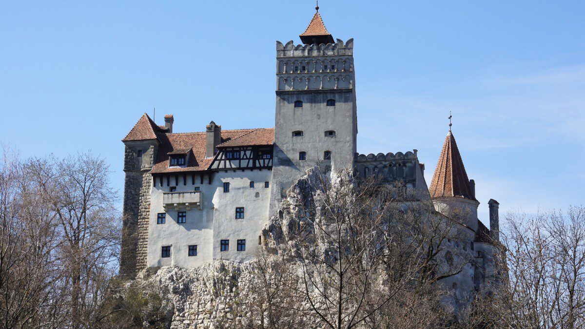 Il Castello di Dracula diventa un centro vaccinale per turisti