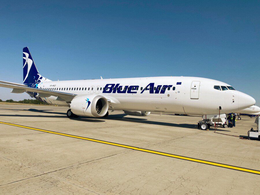 Blue Air, 15 euro di sconto per chi vola da e per Linate vestito di blu