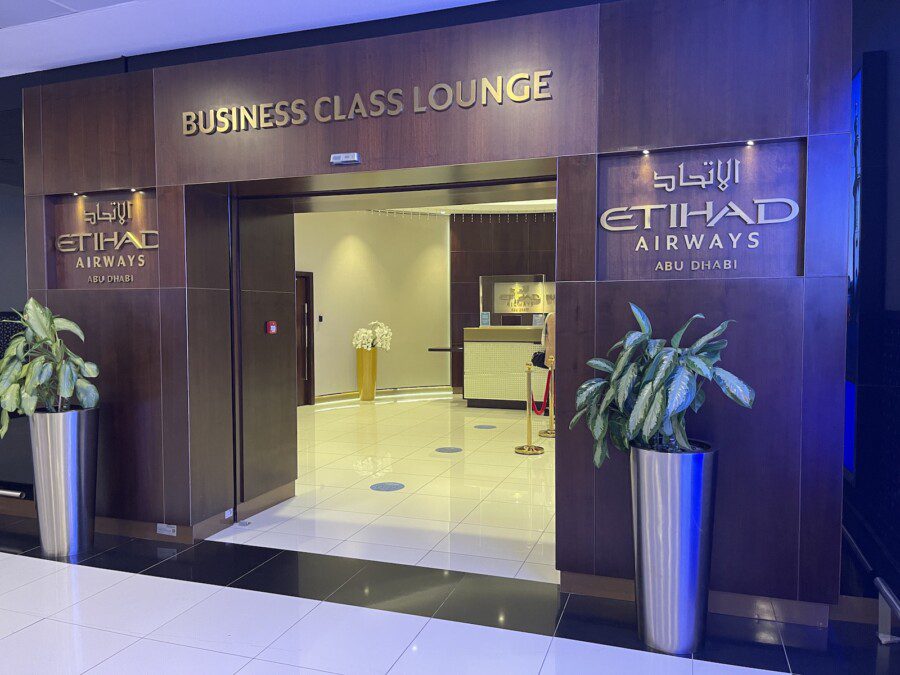 Recensione Etihad business class lounge Abu Dhabi