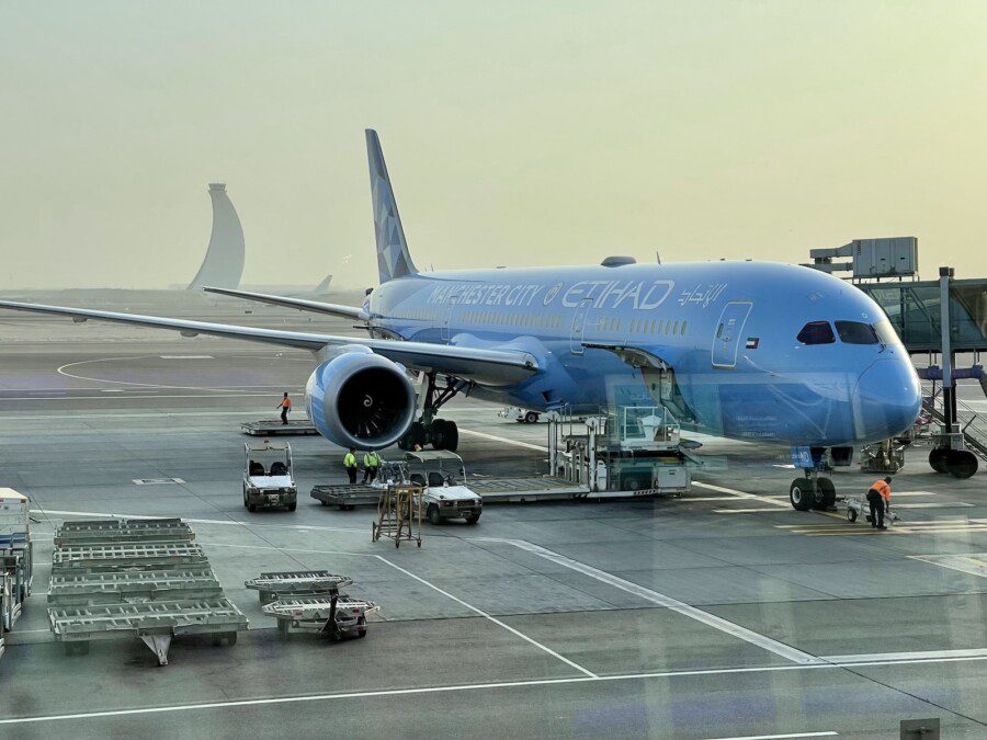 Addio Millemiglia, recensione volo Abu Dhabi – Milano in business class a bordo del più moderno ed efficiente Boeing 787 di Etihad