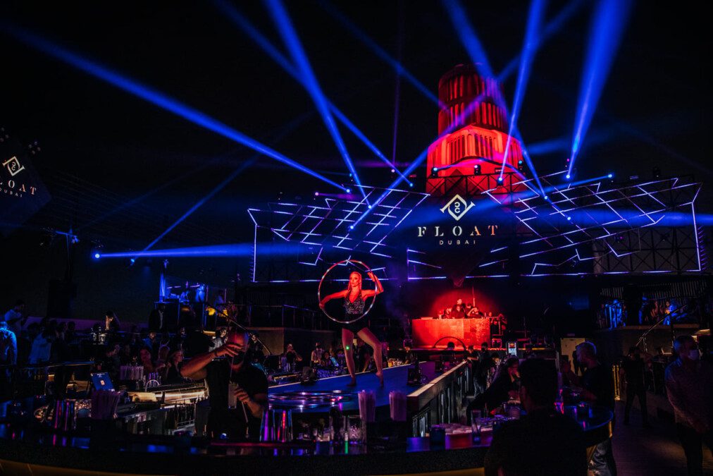 Dubai, apre la discoteca galleggiante più grande del mondo
