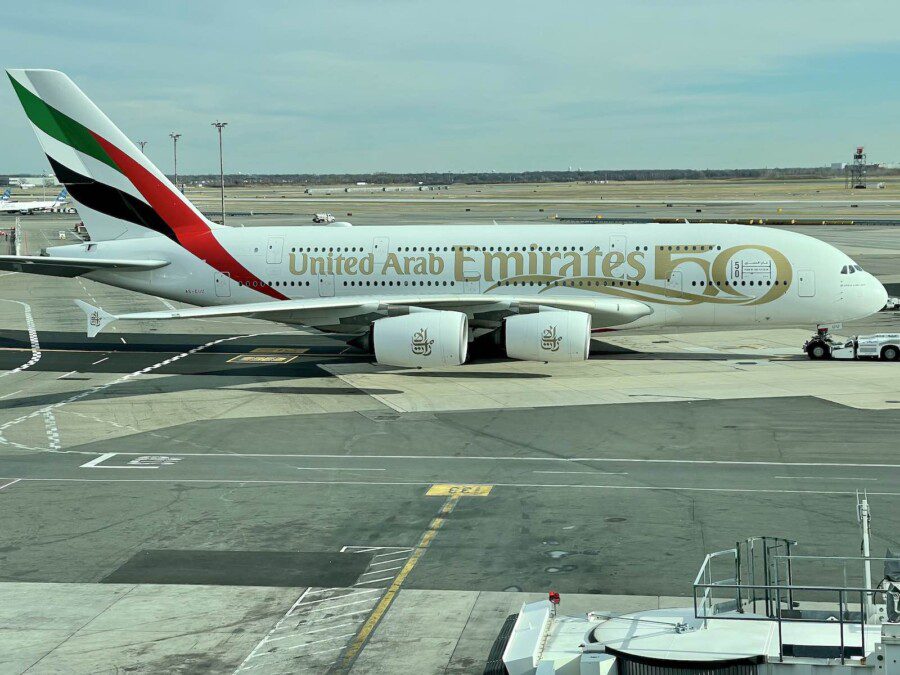 Il biglietto a/r più economico per volare in prima classe sull’A380 di Emirates è tornato: 850€ inclusa la doccia