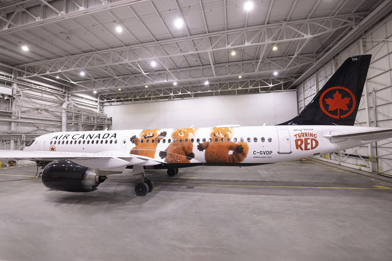 La livrea speciale di Air Canada con Disney per il lancio di Turning Red