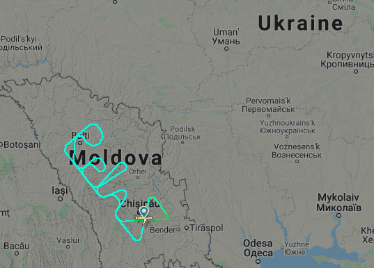 Air Moldova writes "RELAX" in the sky at the border with Ukraine