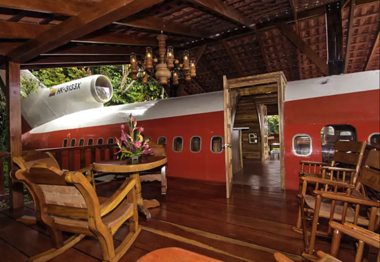 dormire in aereo airbnb giungla Costa Rica 