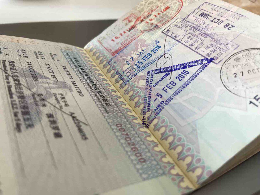 Si ricomincia a viaggiare, il check-up del passaporto per evitare brutte sorprese
