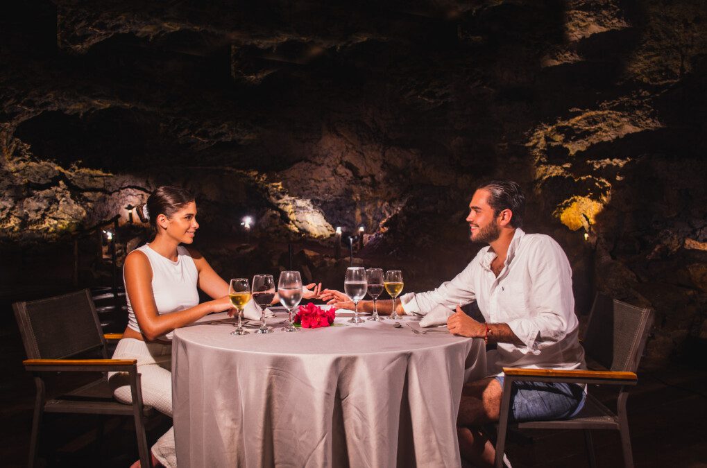 Alle Galapagos è arrivato il primo Hotel Hilton, il ristorante è un tunnel scavato nella lava