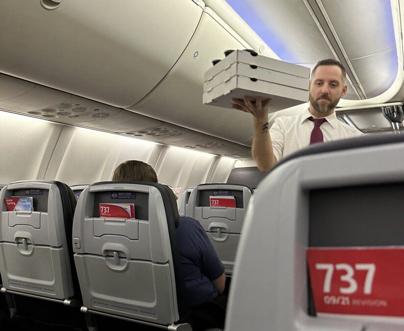 L’aereo ritarda 6 ore ed il pilota compra la pizza per tutti