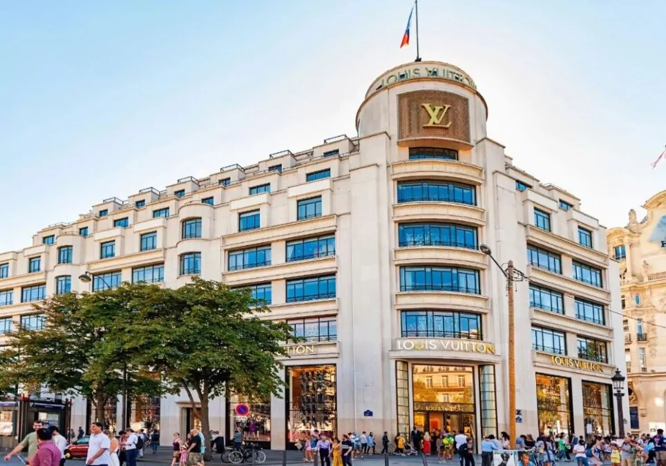 Louis Vuitton debutta nell’hospitality: la sua sede francese diventerà un hotel