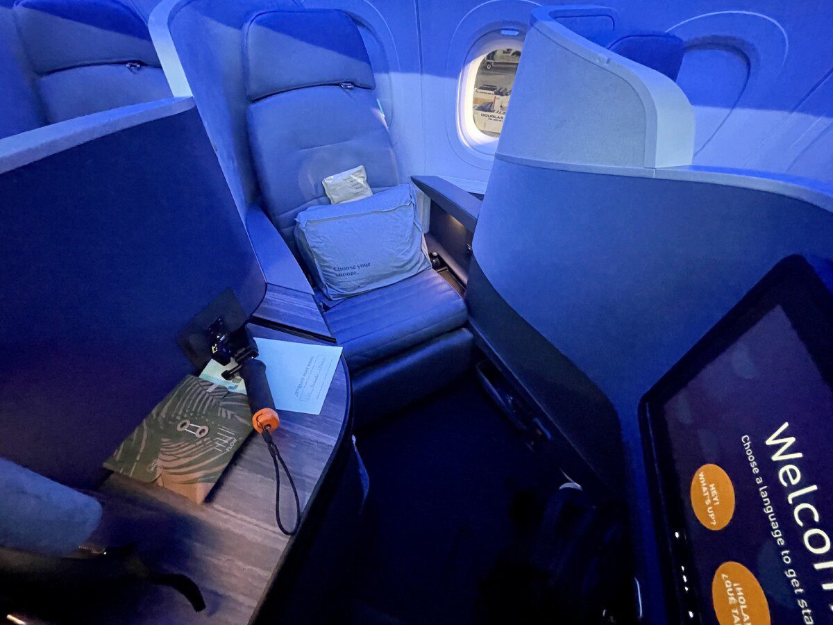 L’A321 di JetBlue vola da NY a Londra e Parigi, la sua business class è una suite unica al mondo (video)