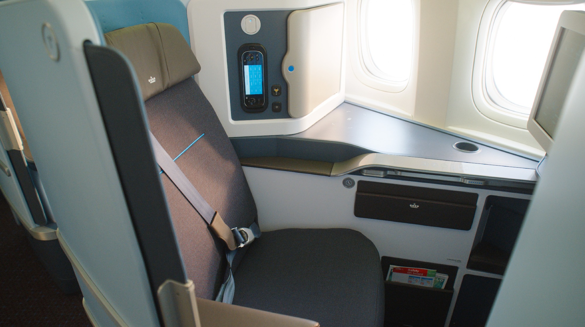 KLM è entrato in servizio il primo 777 con le nuove poltrone di business class. Con le porte più privacy e comfort