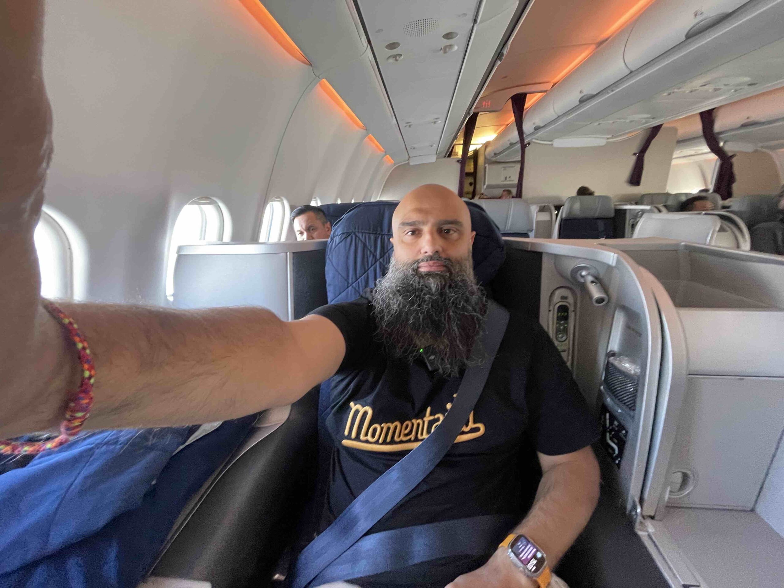 Come si viaggia seduto sul “trono” di Malaysian Airlines a bordo di un vecchio A330/300