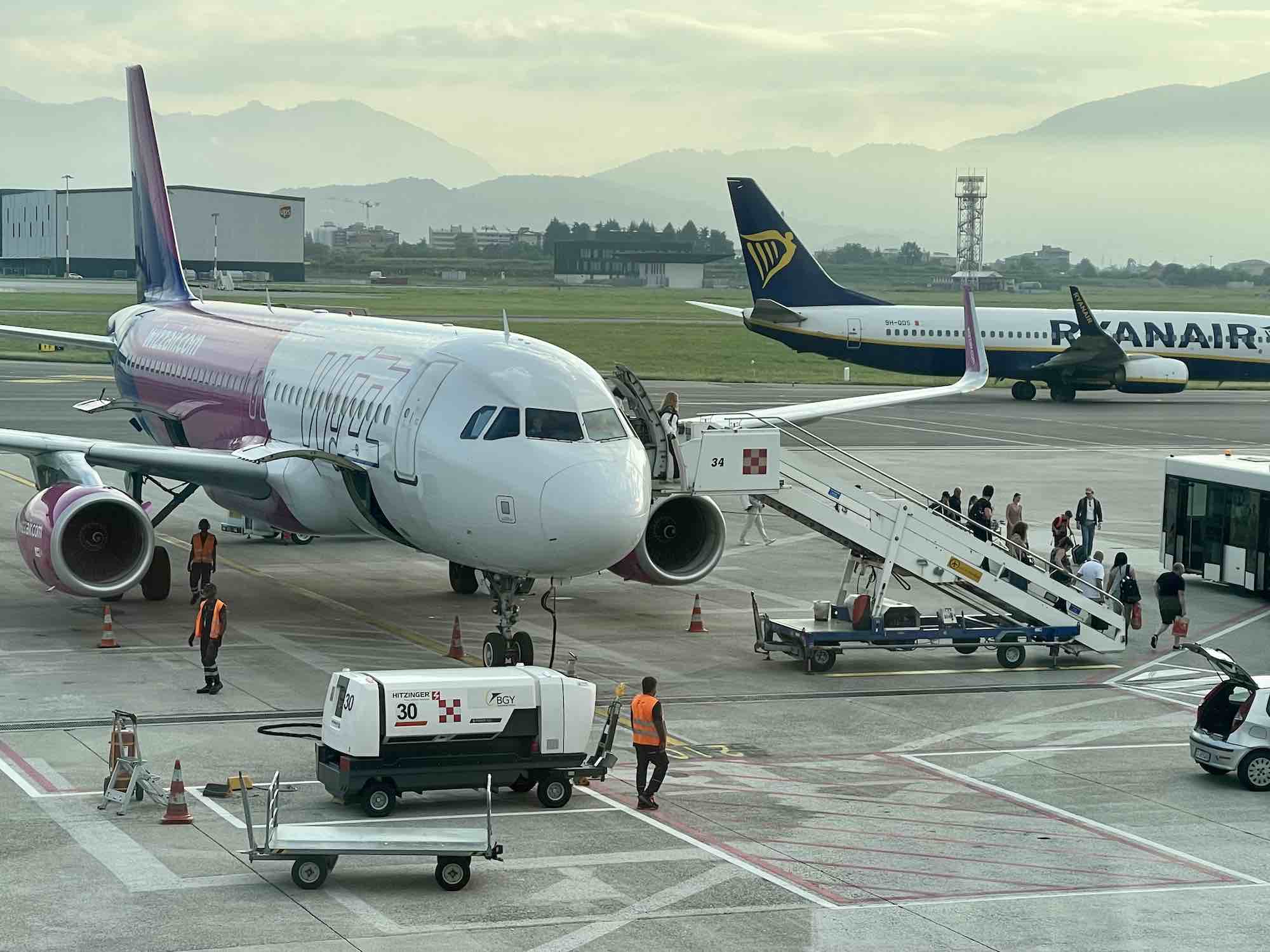 Ryanair VS Wizz, la mia esperienza a bordo dei due vettori low-cost ritenuti i “peggiori d’Europa”