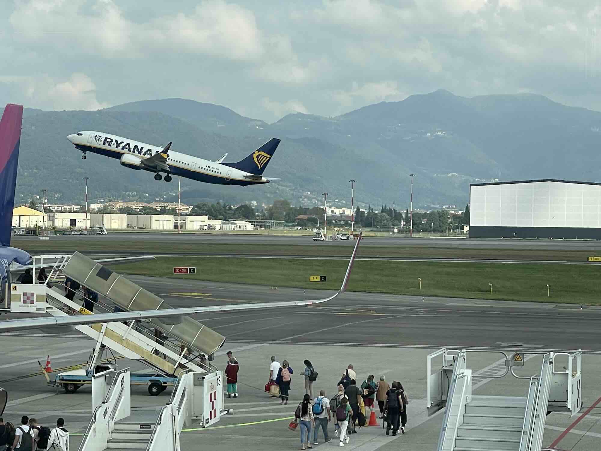 Ryanair: niente check-in online, lo strano caso della boarding pass a pagamento