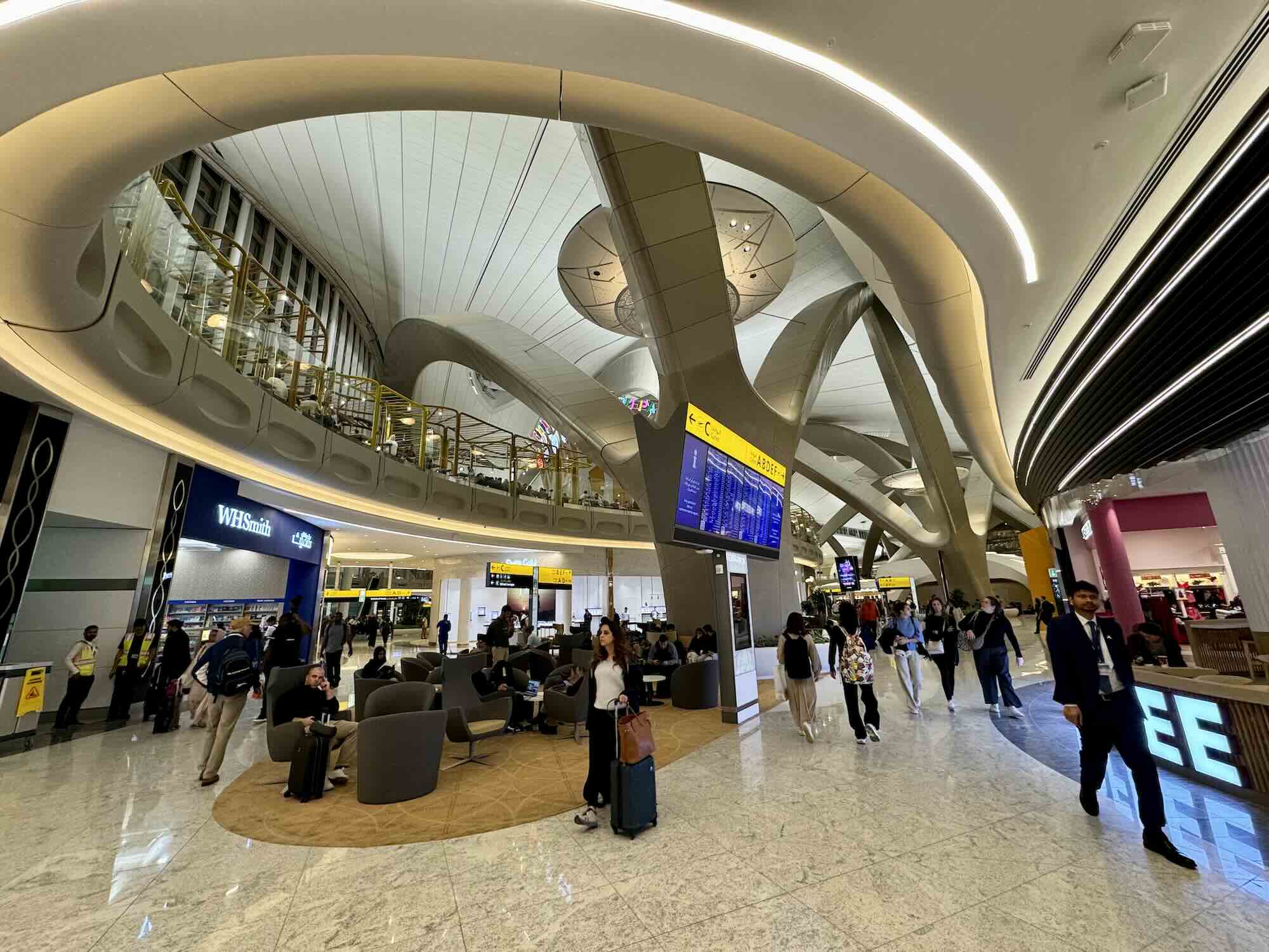 Completato il trasloco, tutte le compagnie adesso operano dal nuovo terminal di Abu Dhabi